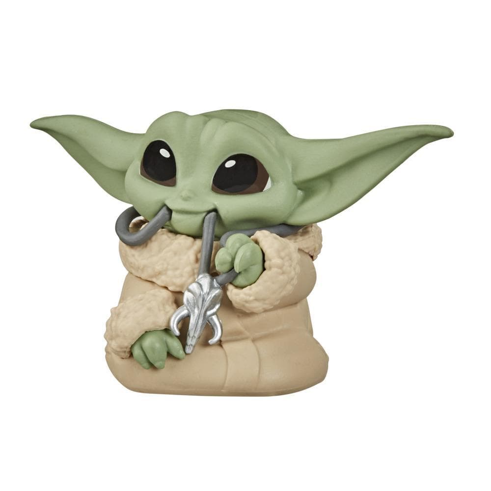 Star Wars The Bounty Collection Series 2 The Child Collectible Toy 2.2-Inch “Baby Yoda” Mandalorian Necklace Figure